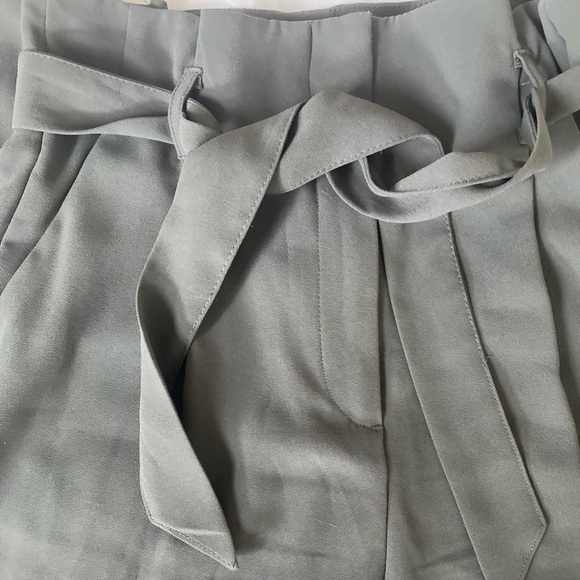 H&M paperbag waist front zip trousers (size 2) - Picture 2 of 6